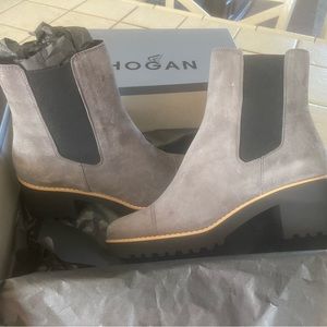 NWT HOGAN Chelsea boots
